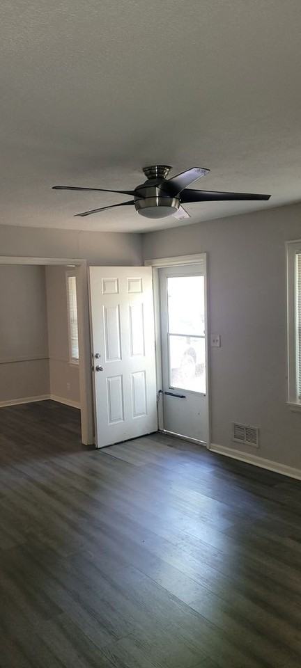 10012 Wheeling Ave - Photo 2 of 6