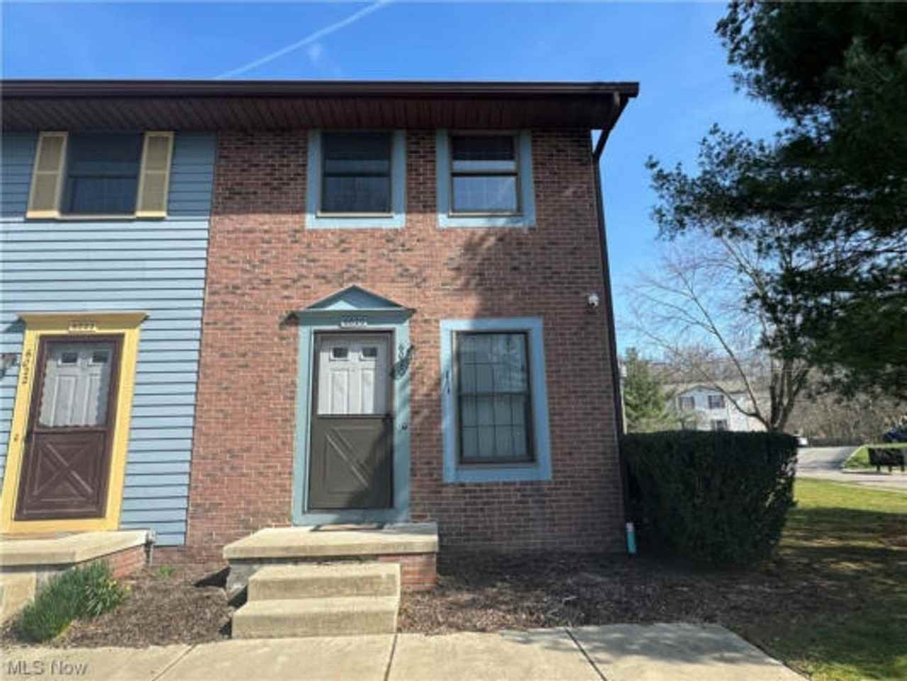 KELAR TOWNHOMES - Photo 2 of 8