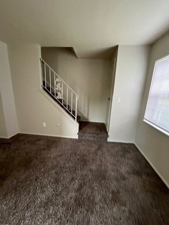 KELAR TOWNHOMES - Photo 3 of 8