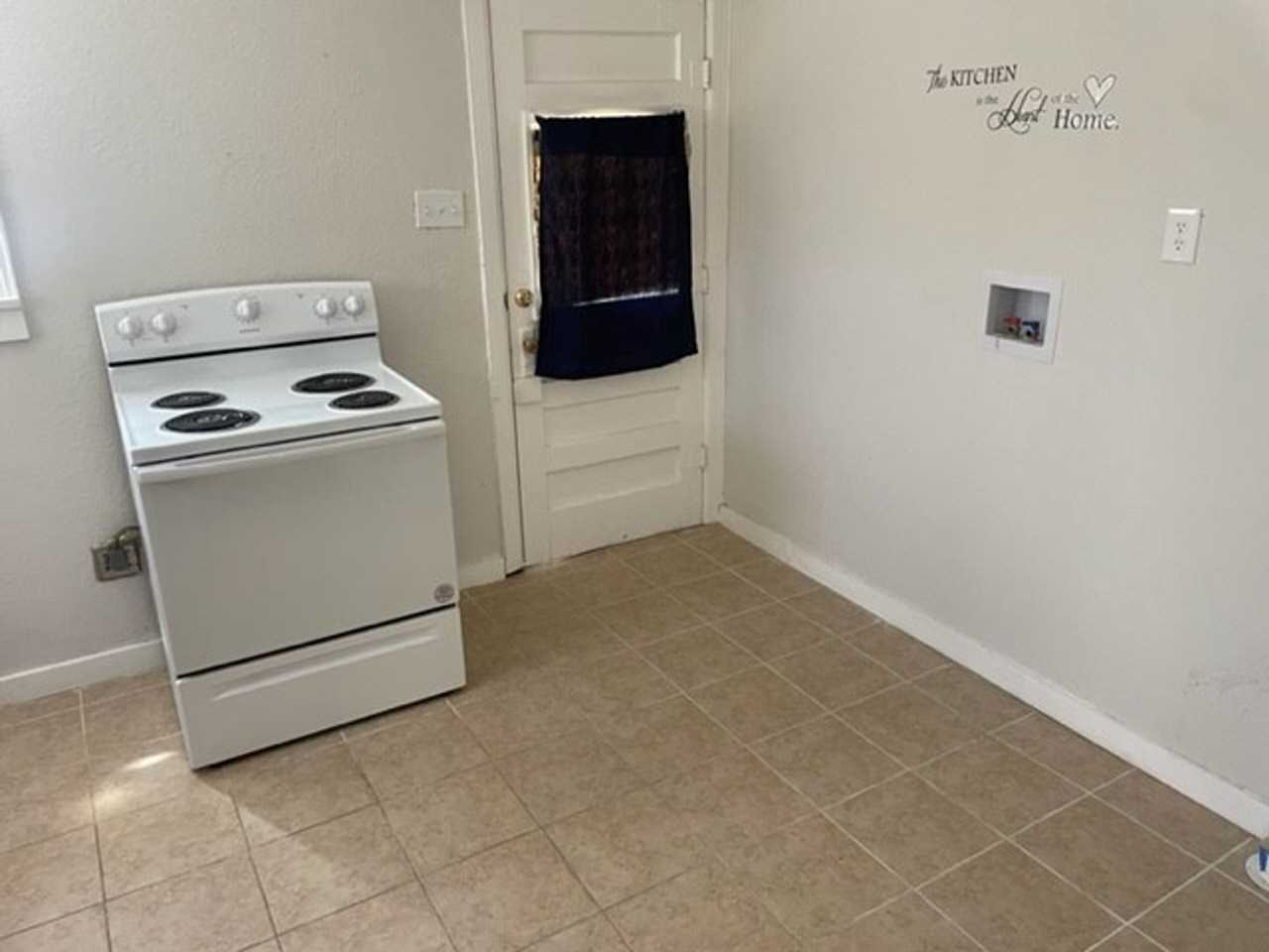 2520 N 28th St - Photo 5 of 9