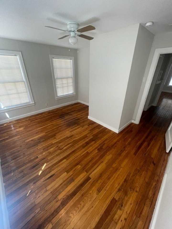 2520 N 28th St - Photo 6 of 9