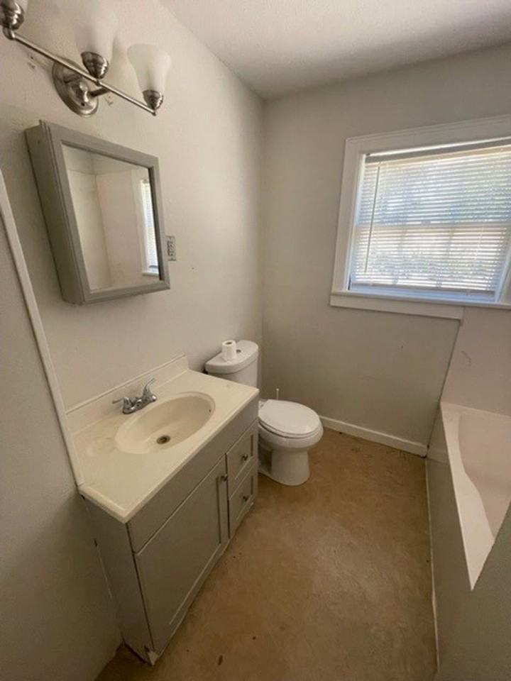 2520 N 28th St - Photo 7 of 9