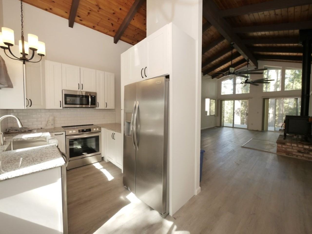 27125 Lake Dr - Photo 4 of 11