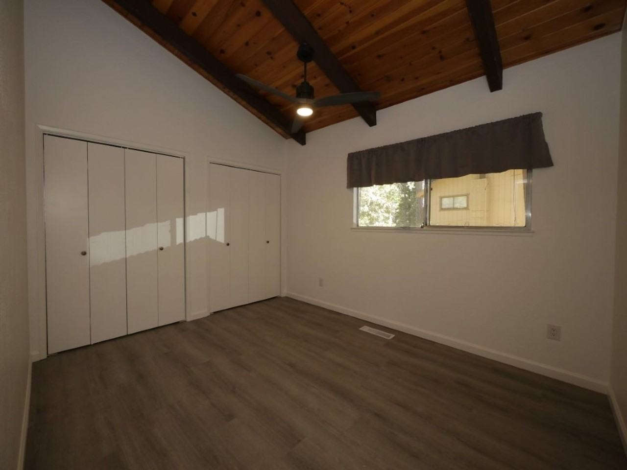 27125 Lake Dr - Photo 5 of 11