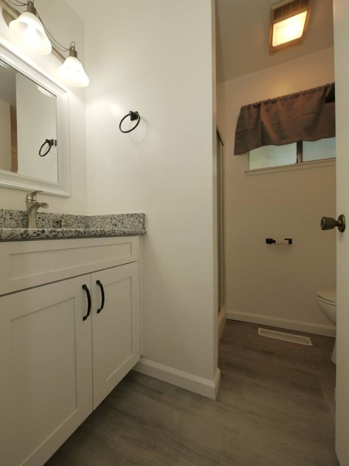 27125 Lake Dr - Photo 7 of 11