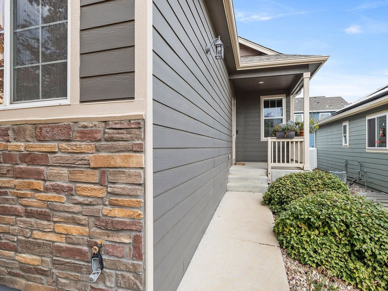 2238 Maple Hill Dr - Photo 2 of 24