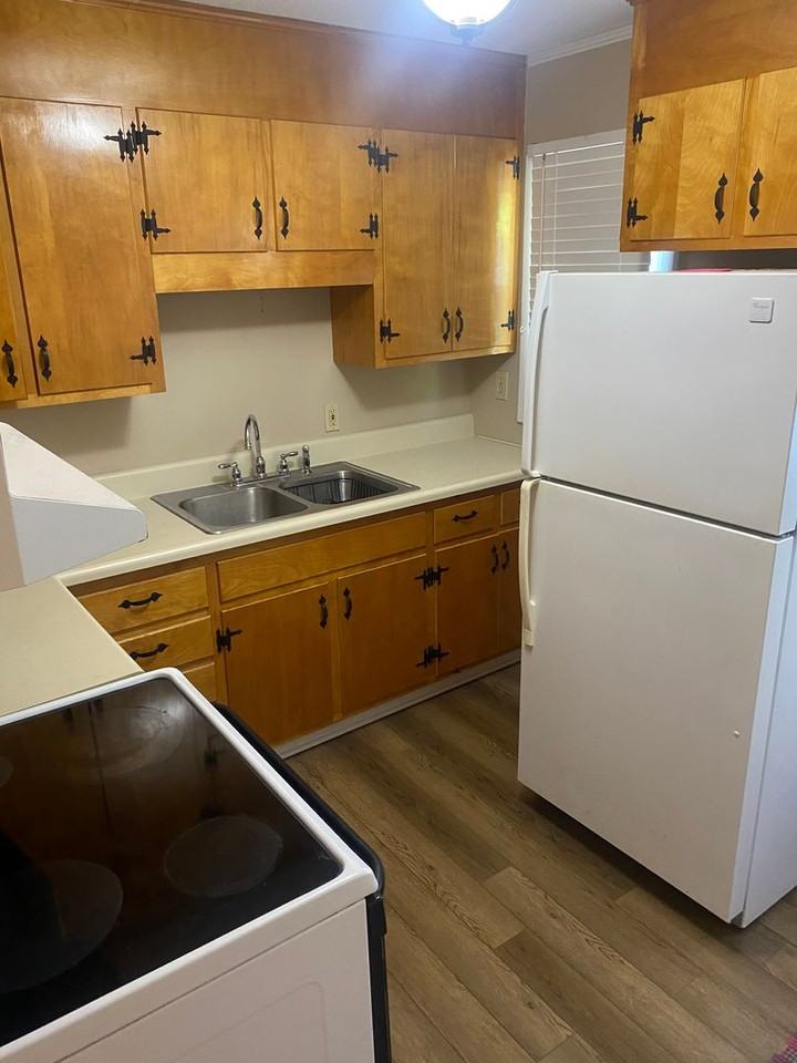 204 Randolph St - Photo 4 of 7