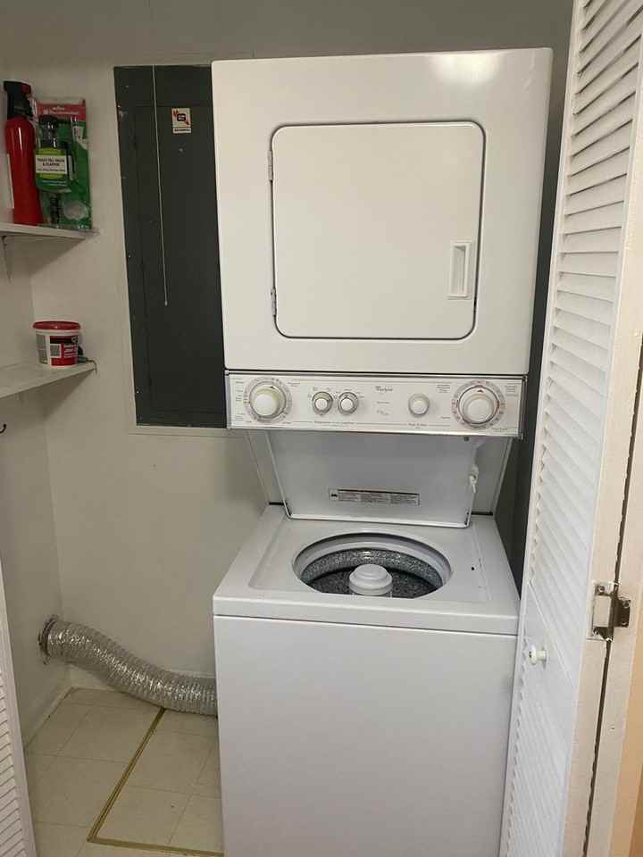 204 Randolph St - Photo 5 of 7