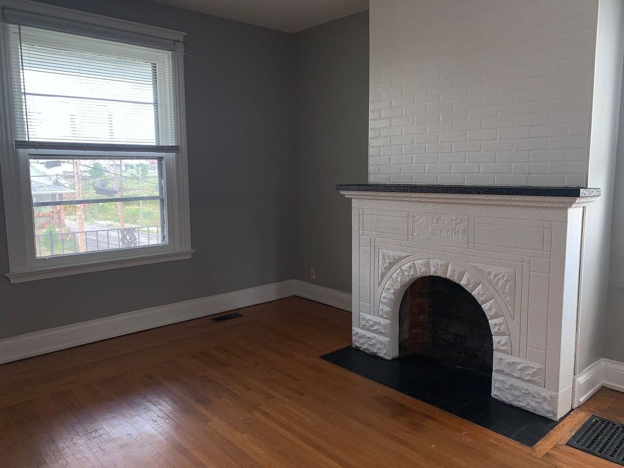 2075 Crown Ave - Photo 5 of 32