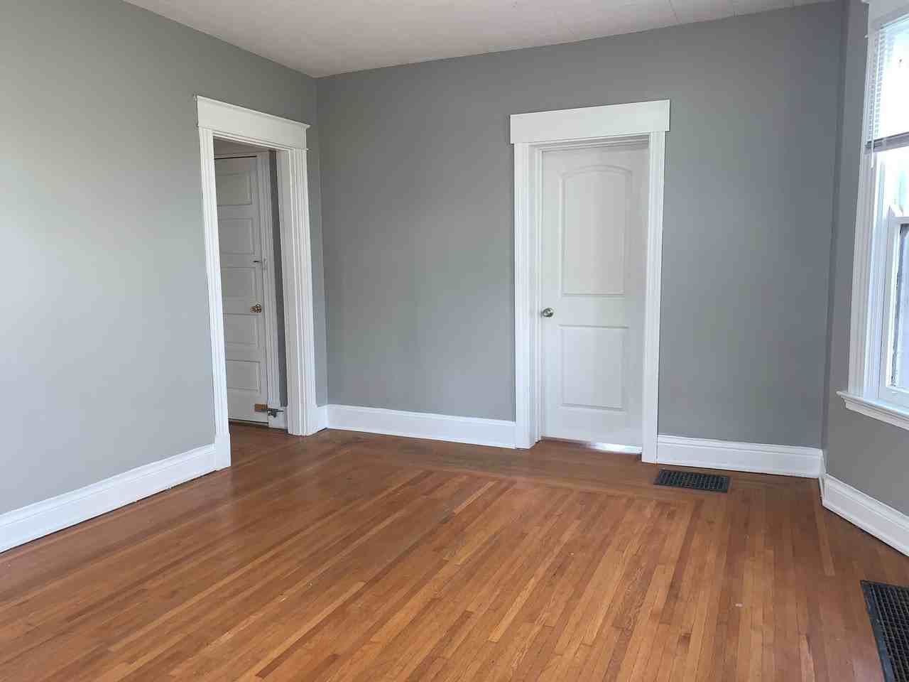 2075 Crown Ave - Photo 6 of 32