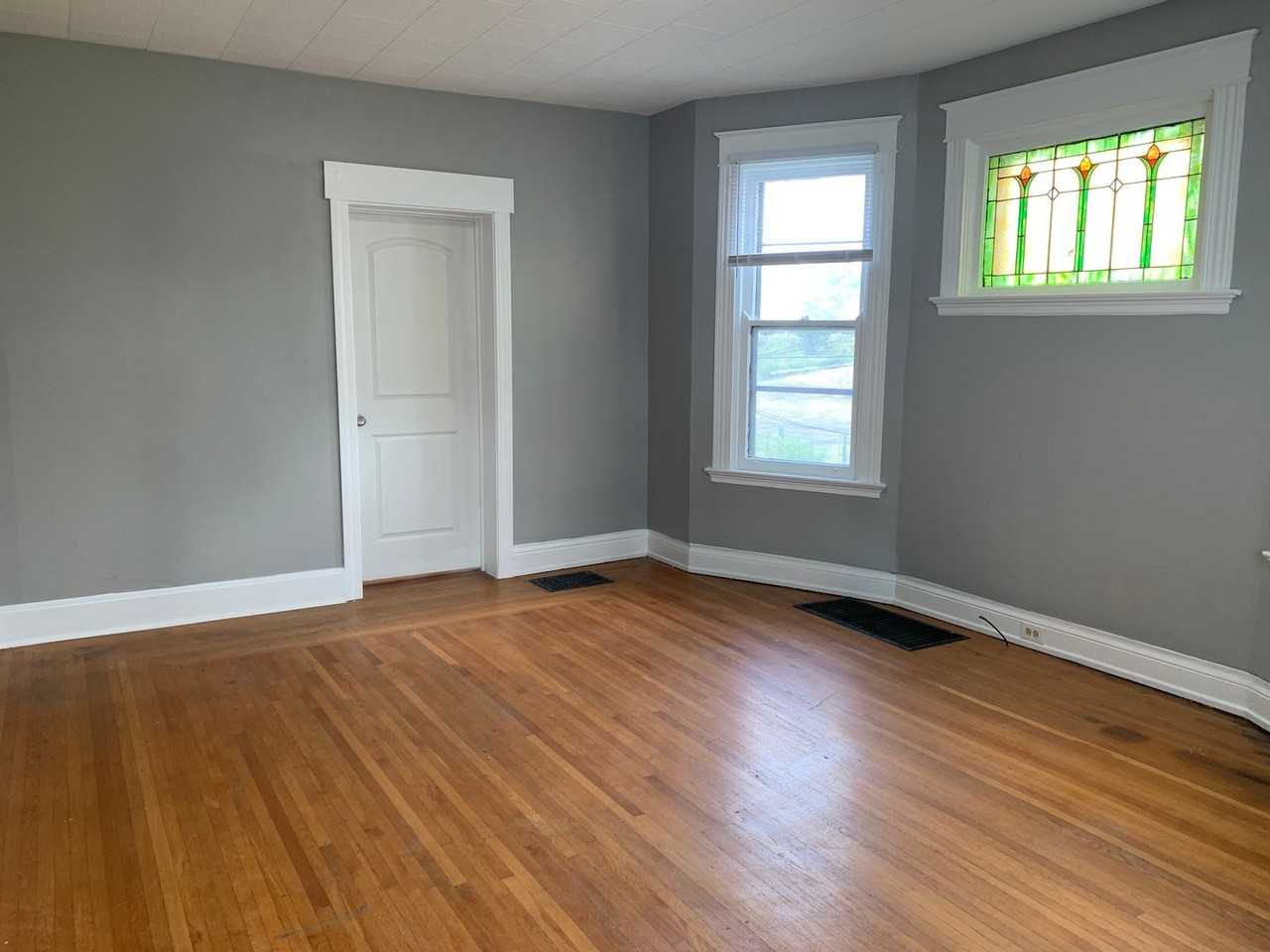 2075 Crown Ave - Photo 7 of 32