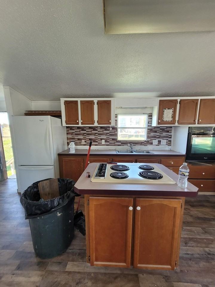 9 Laura Ct - Photo 3 of 14