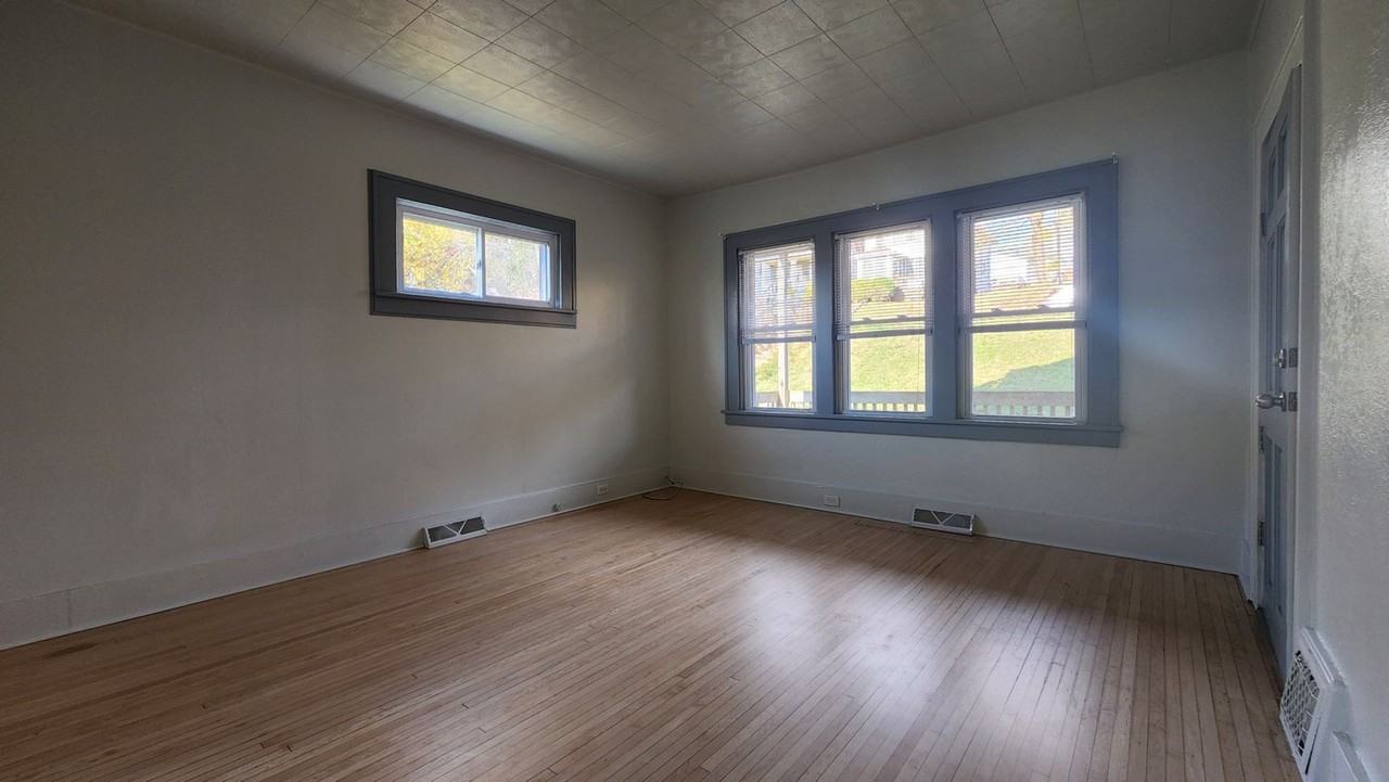 2108 W 5th St - Photo 3 of 9