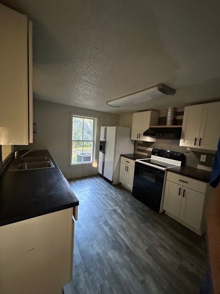 8727 Hurst Ave - Photo 2 of 13