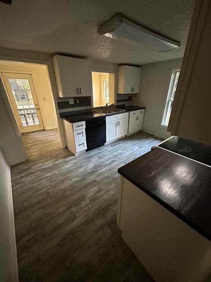 8727 Hurst Ave - Photo 3 of 13