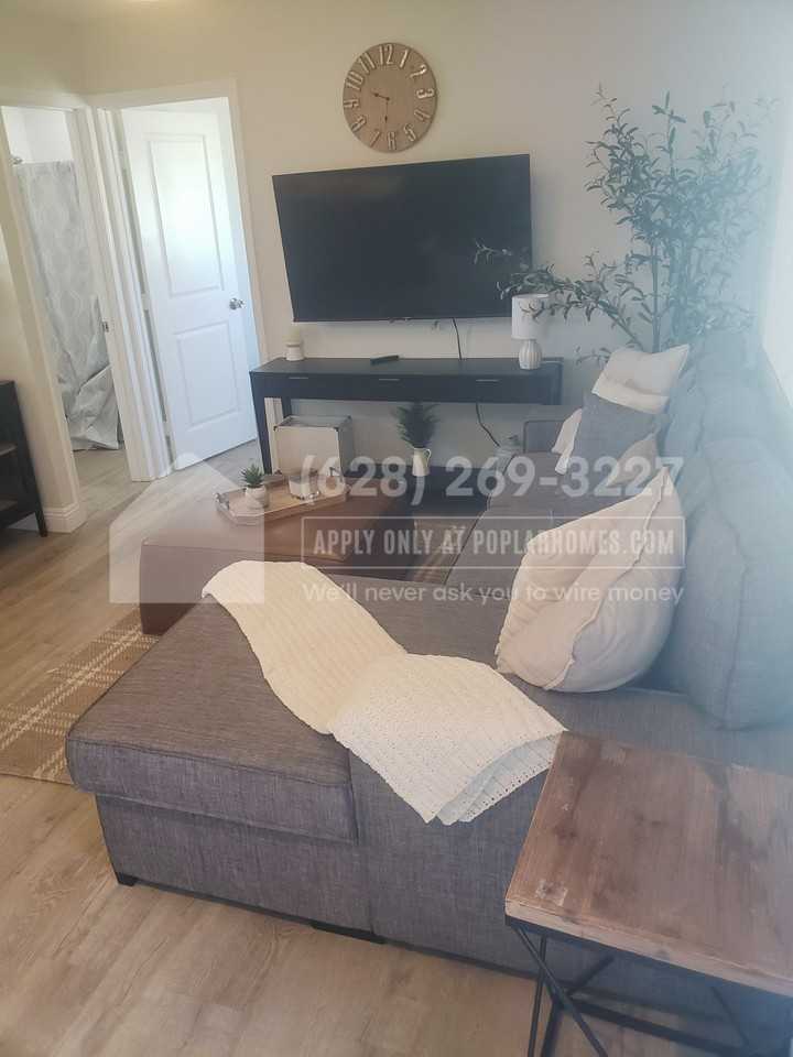 325 S Garnsey St #K - Photo 3 of 24