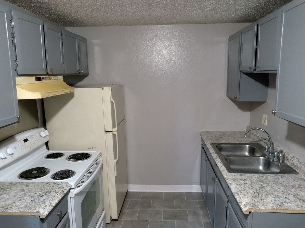 1941 Clinton St - Photo 4 of 14