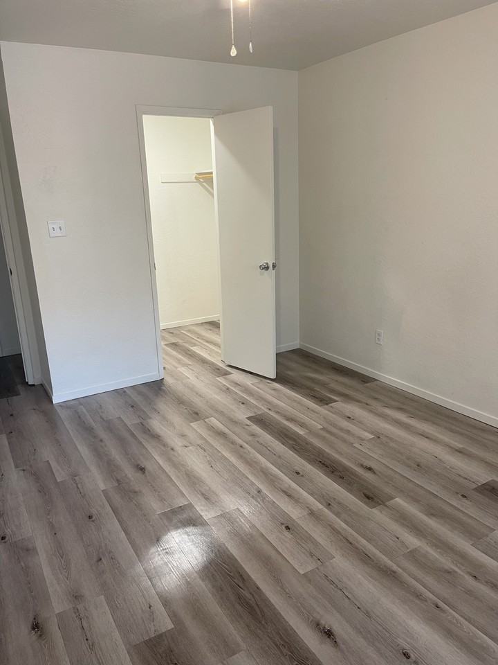 937 N Main Street #A32 - Photo 7 of 8