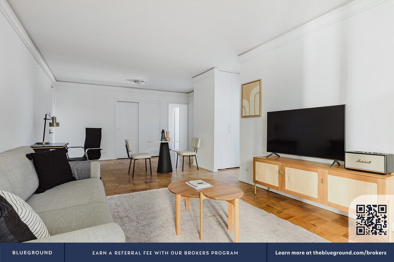 230 West 55th Street - Photo 4 of 38