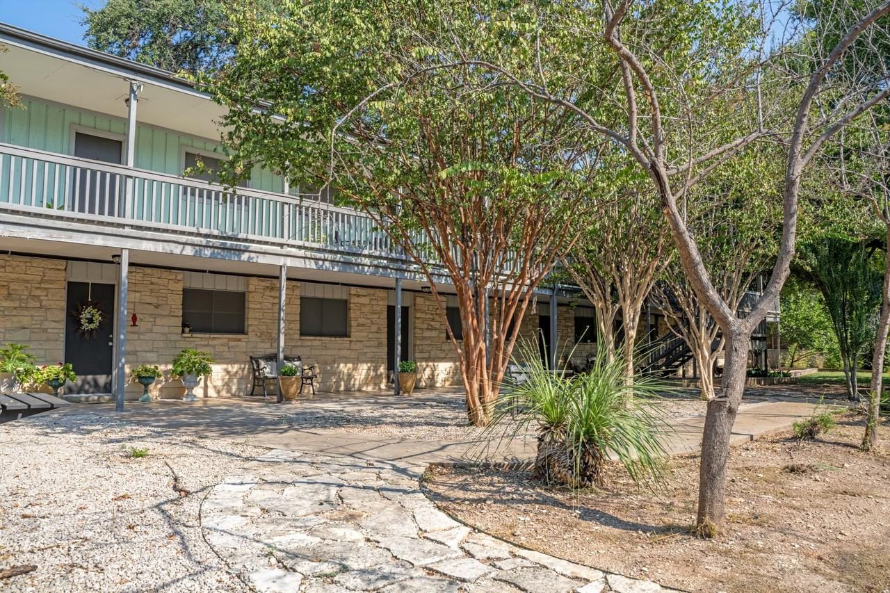 Antilles Apartments - Photo 4 of 29