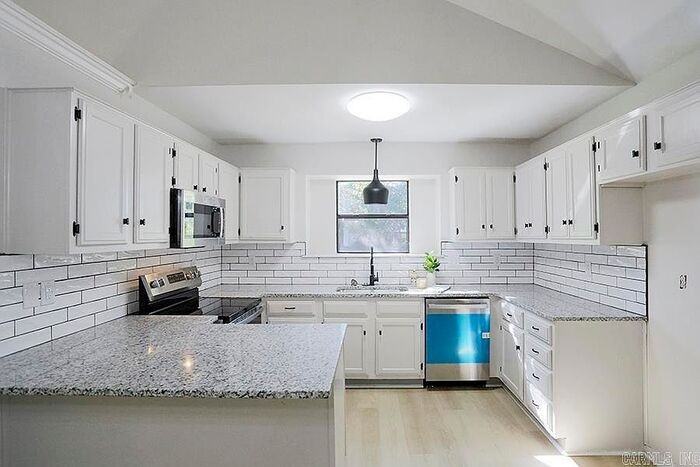 7 Kings Pointe Cv - Photo 2 of 8