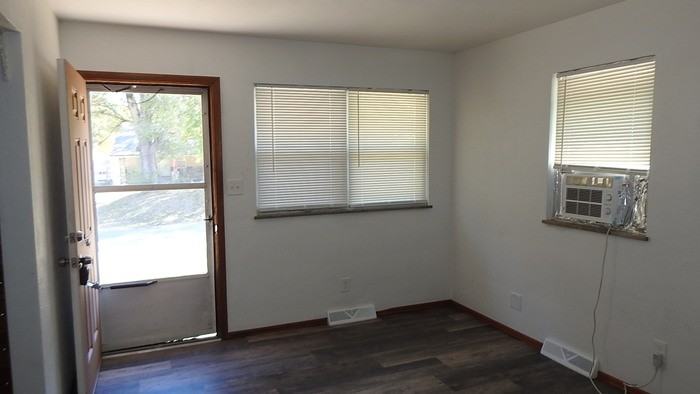 1632 S Scott Ave - Photo 2 of 12