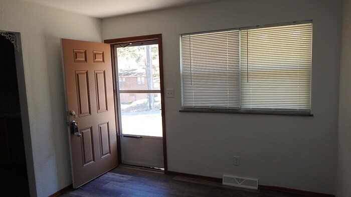 1632 S Scott Ave - Photo 3 of 12