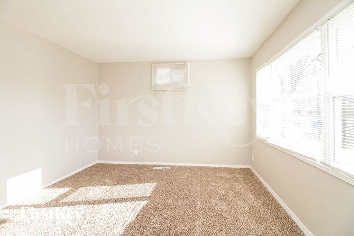 3325 Lynwood Ave - Photo 3 of 14