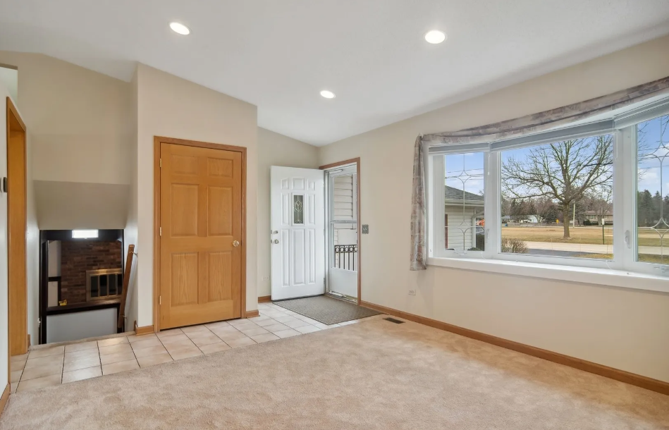 814 Foster Ave #NA - Photo 2 of 11