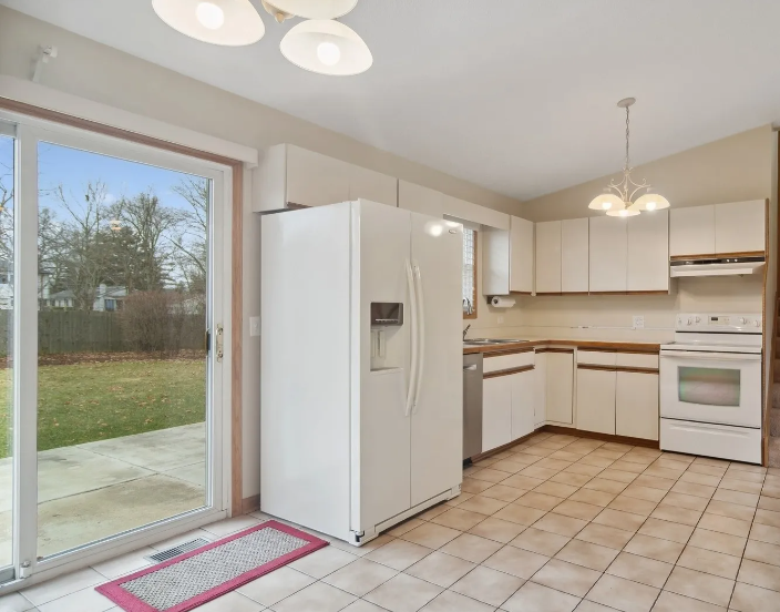 814 Foster Ave #NA - Photo 3 of 11