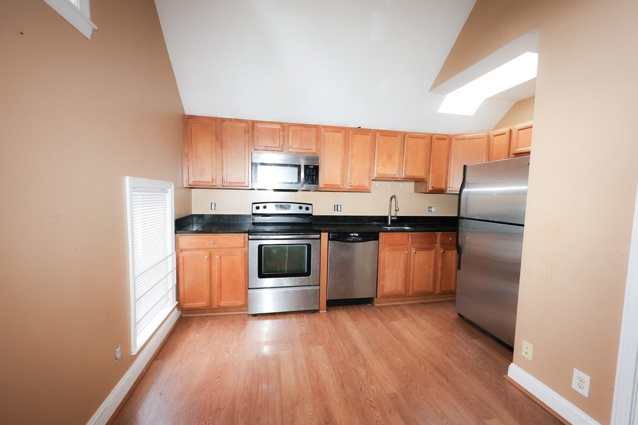 2222 Washington St #3 - Photo 3 of 8