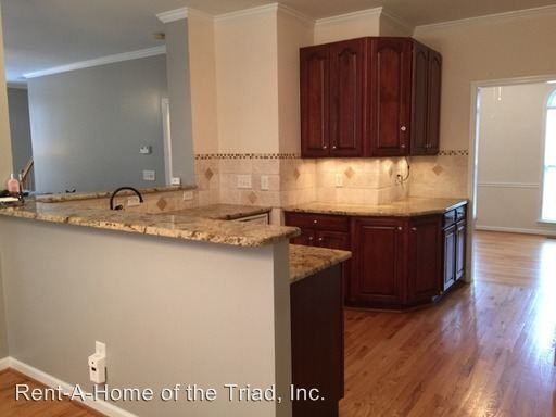 27 Holly Springs Ln - Photo 2 of 16