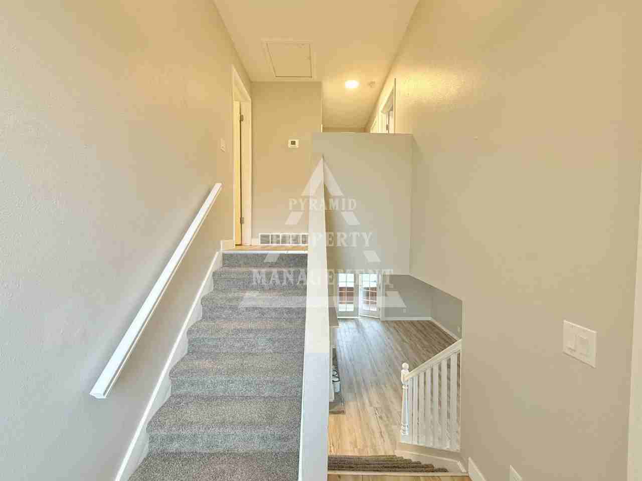 680 E Malibu Dr - Photo 2 of 10