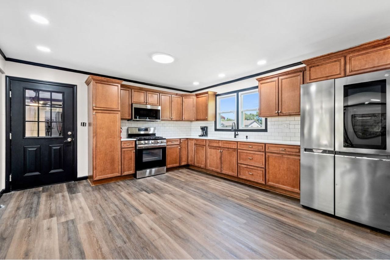 605 Harrison St - Photo 3 of 13