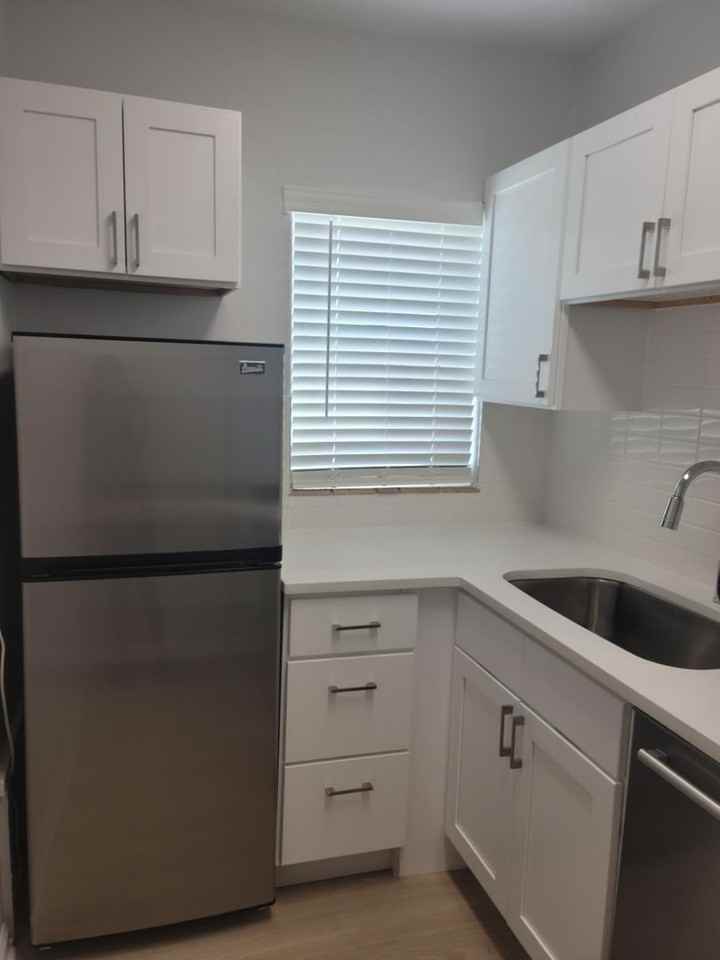 1120 S Logan St #3 - Photo 4 of 8