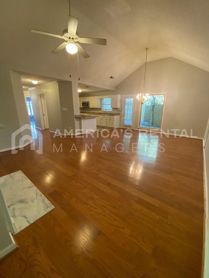 2245 Ascot Lane - Photo 2 of 27