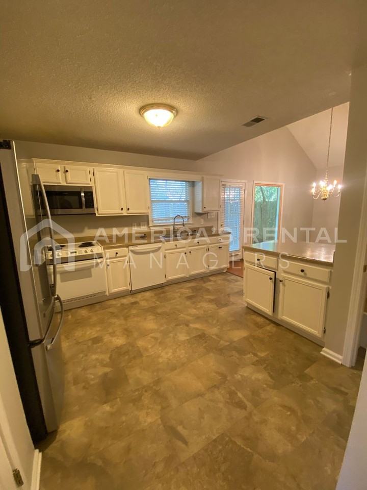 2245 Ascot Lane - Photo 6 of 27