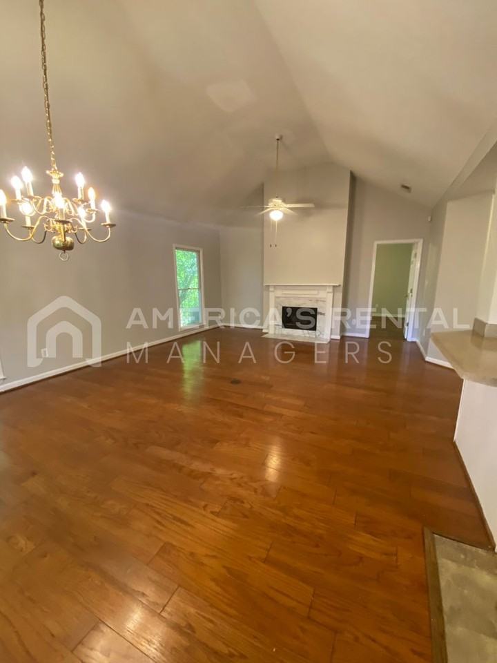 2245 Ascot Lane - Photo 3 of 27