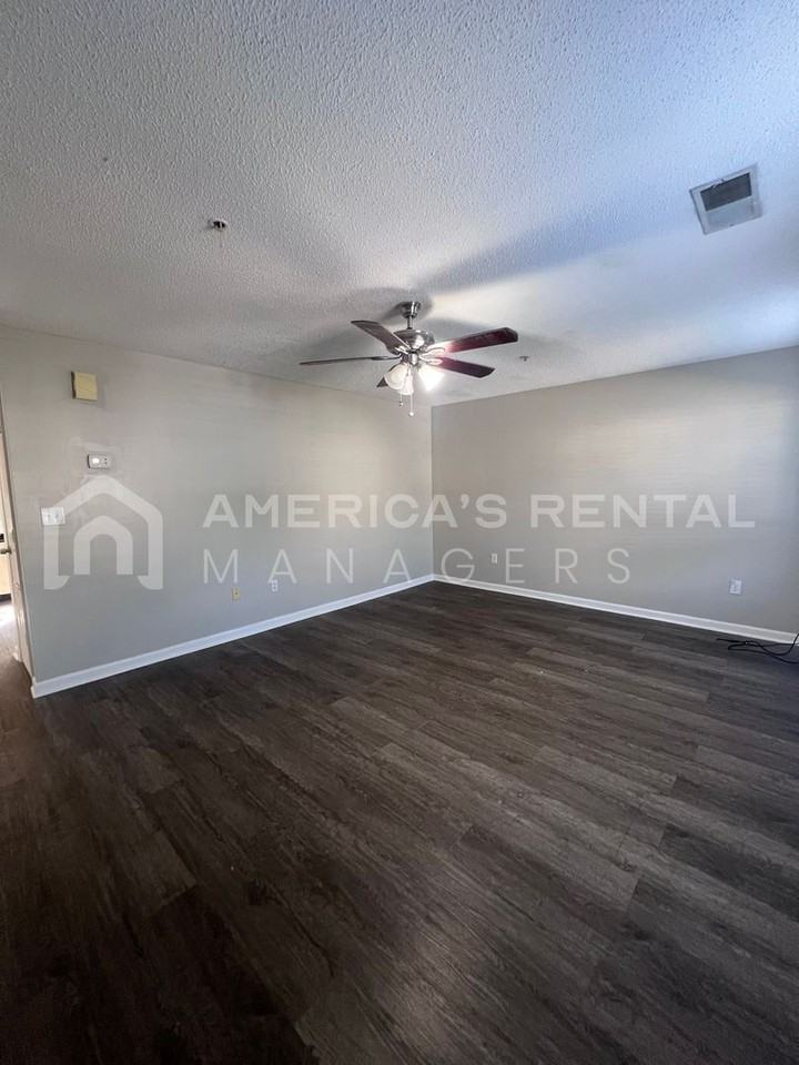 1604 King James Drive - Photo 5 of 36