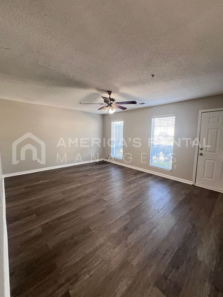 1604 King James Drive - Photo 7 of 36