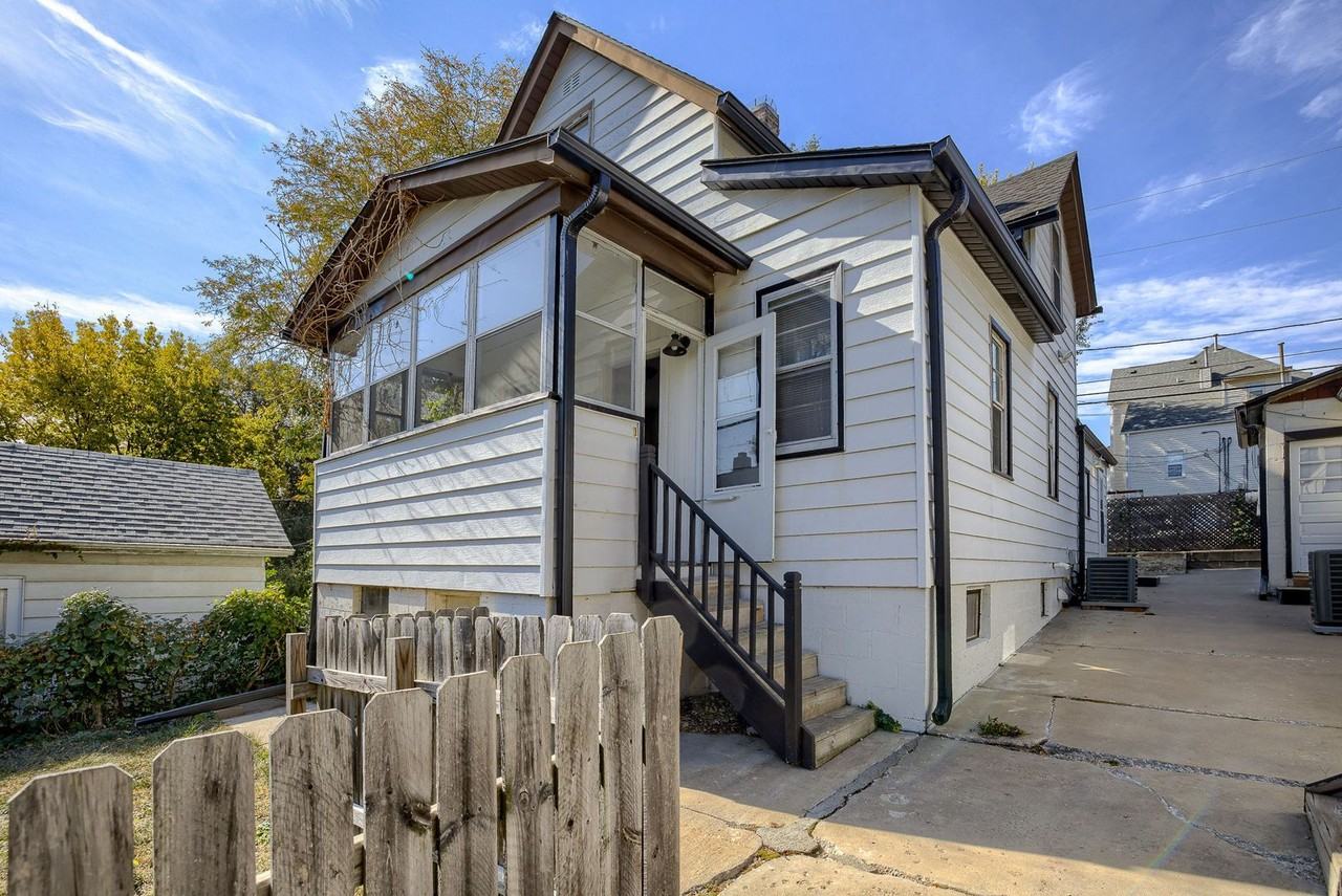 1910 1/2 S 8th St - Photo 2 of 21