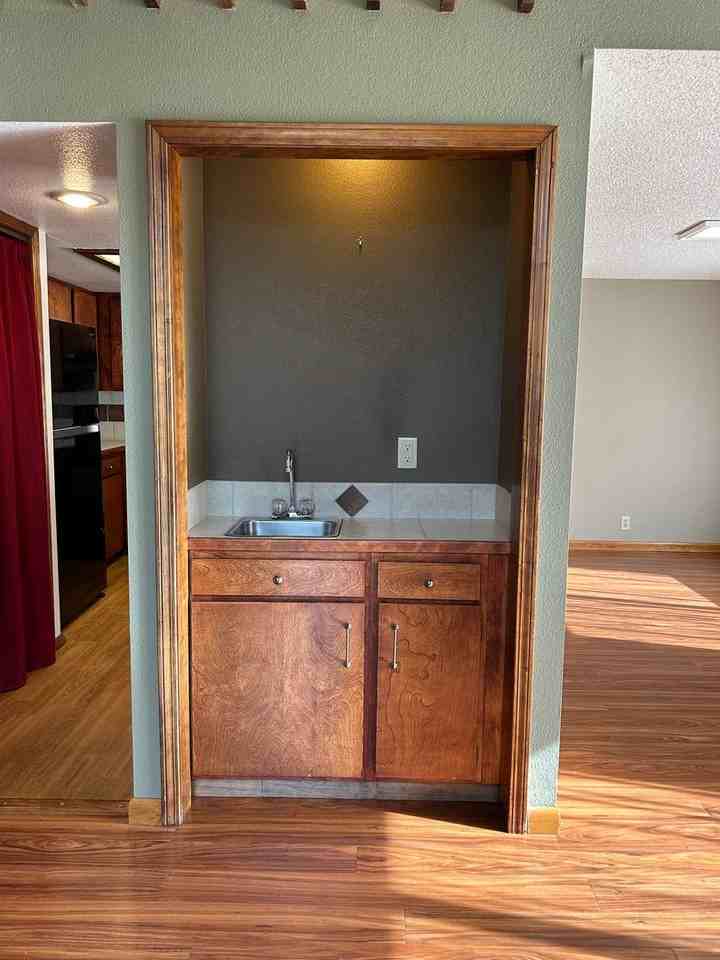 866 N Mercer St - Photo 4 of 31