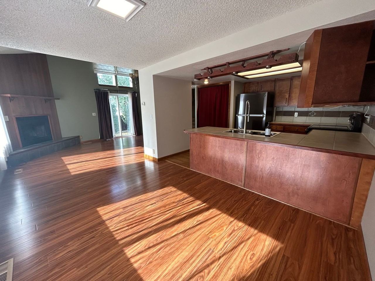 866 N Mercer St - Photo 6 of 31