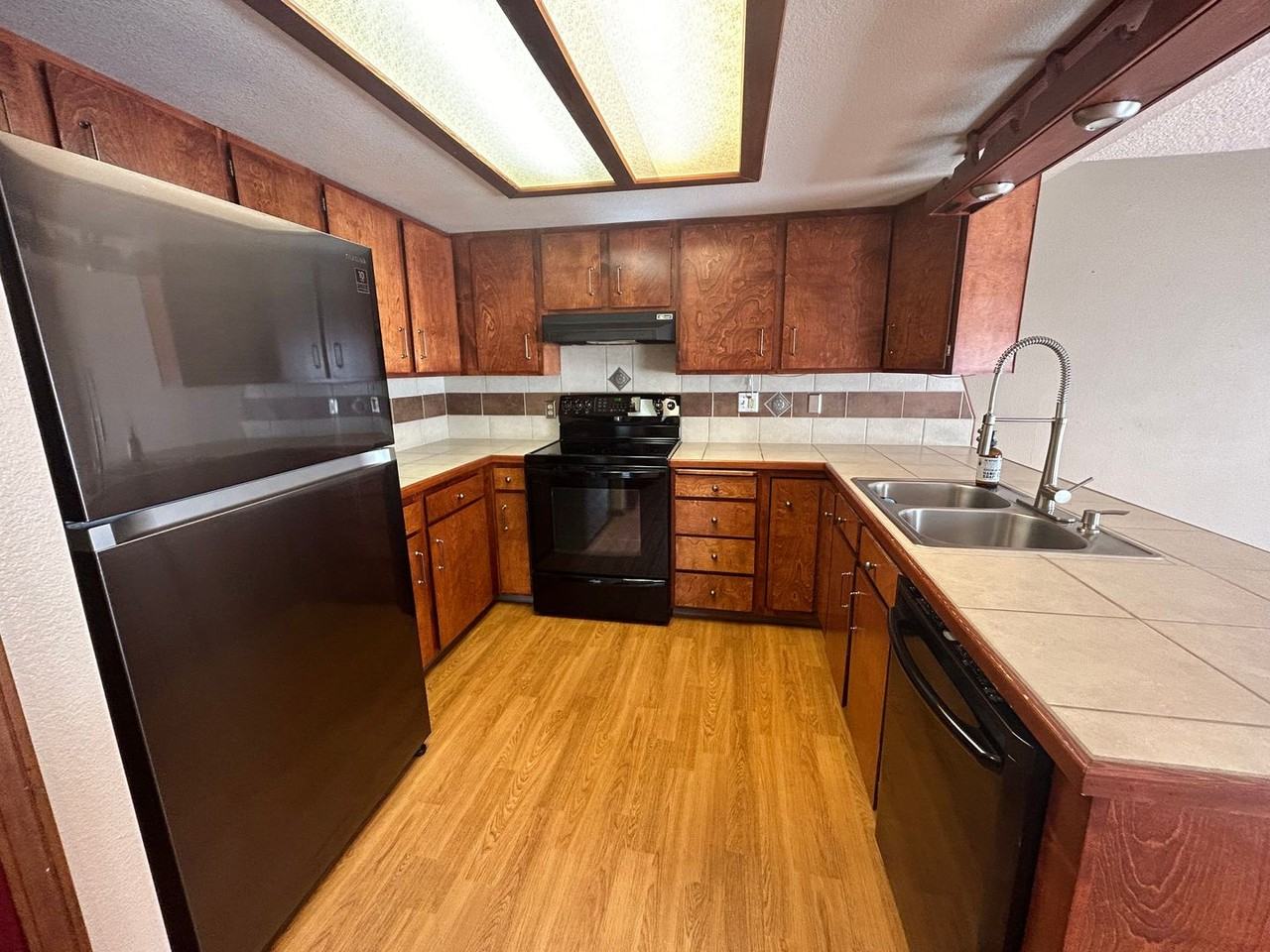 866 N Mercer St - Photo 7 of 31