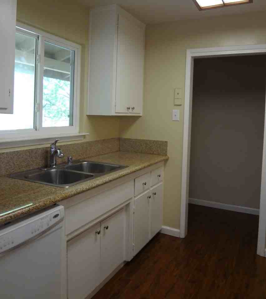 134 Penaranda Dr - Photo 3 of 7