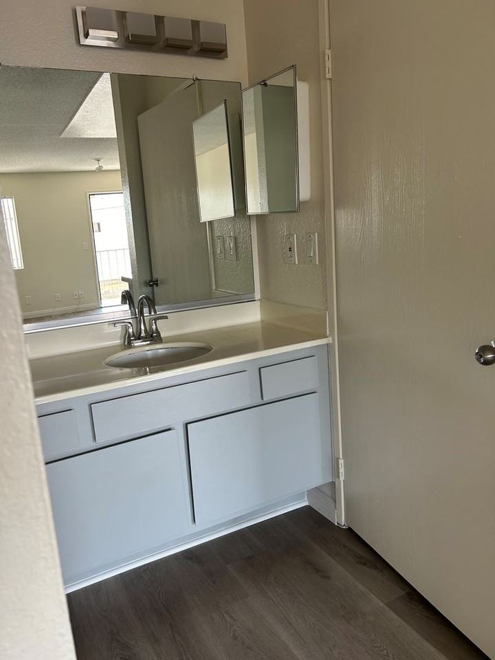 700 S Lake St - Photo 6 of 7