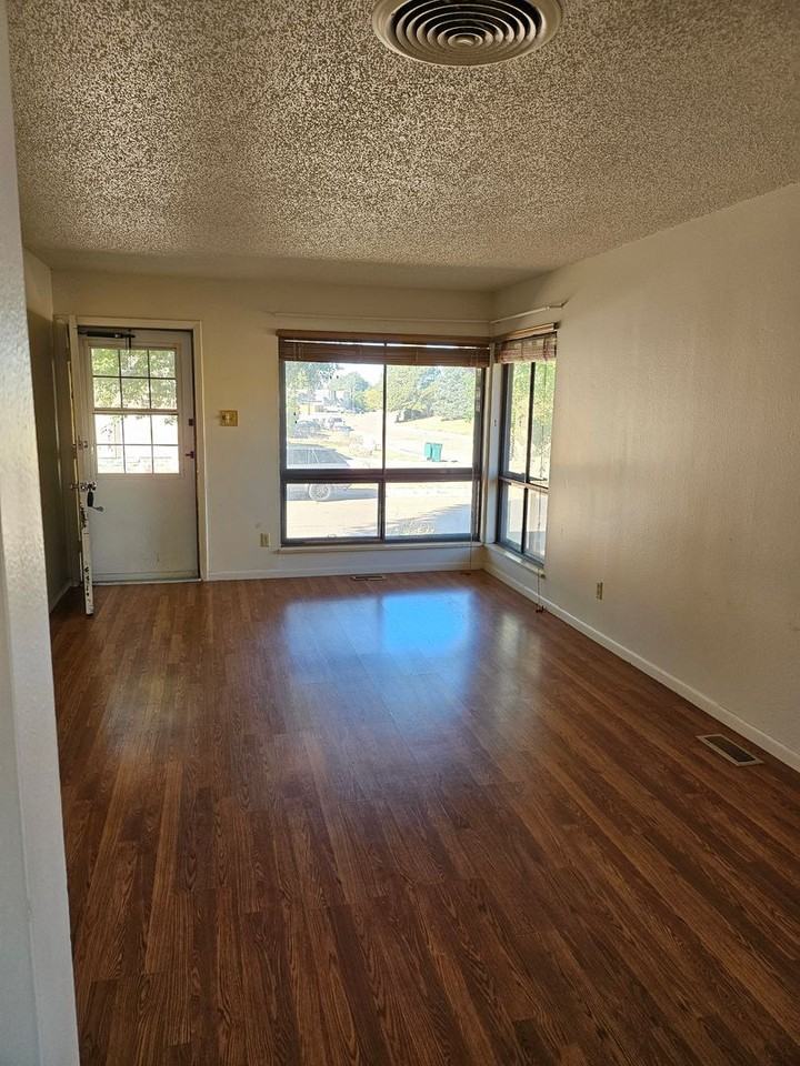 47 Douglas Ln - Photo 3 of 17