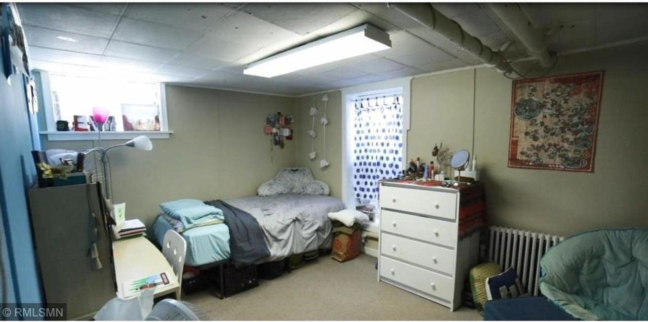 1596 Hewitt Ave - Photo 2 of 10