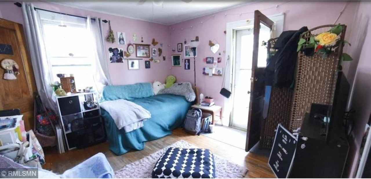 1596 Hewitt Ave - Photo 4 of 10