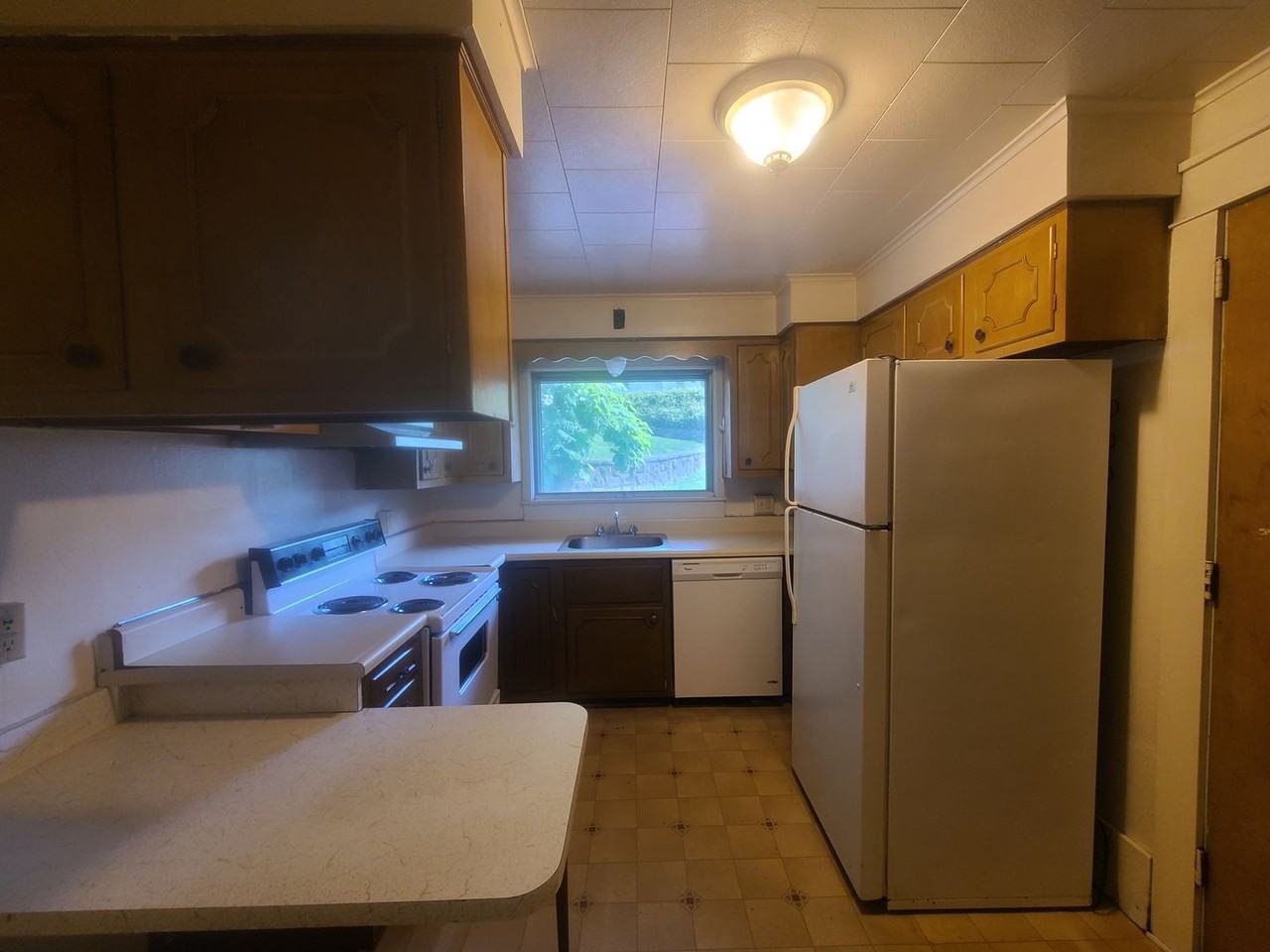 791 Willey St - Photo 4 of 23